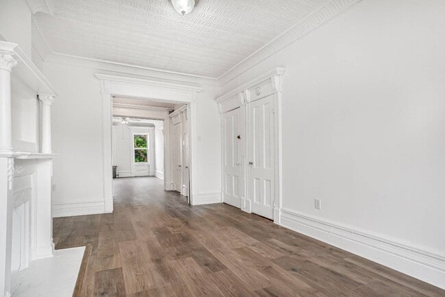 Building Photo - 421 58th St