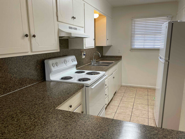 Building Photo - 1347 65th Dr