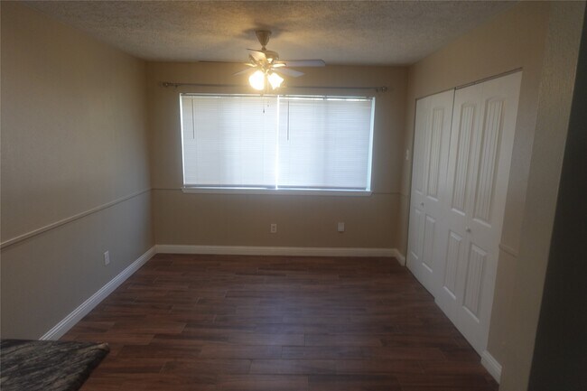 Building Photo - 3351 Deermoss Dr