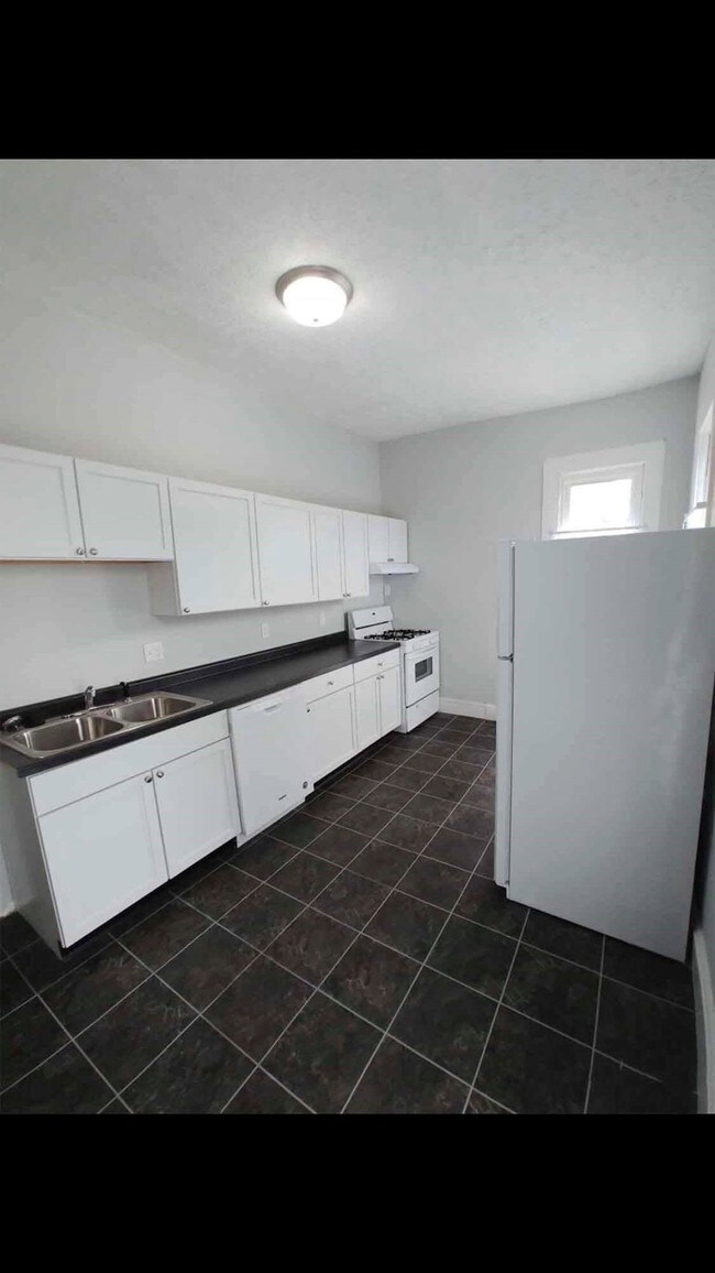 Kitchen - 1416 Main St