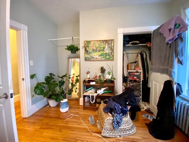 Building Photo - Mission Hill Modern 4bed / 2bath with laundry in unit- available September 2026