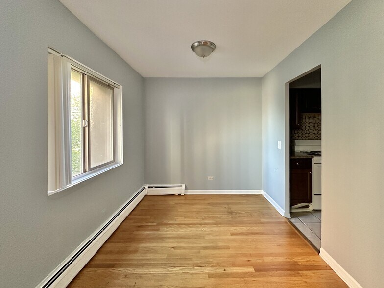 Building Photo - 5820 N Sheridan Rd