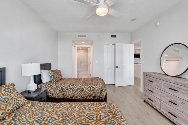 Building Photo - 700 E Boynton Beach Blvd