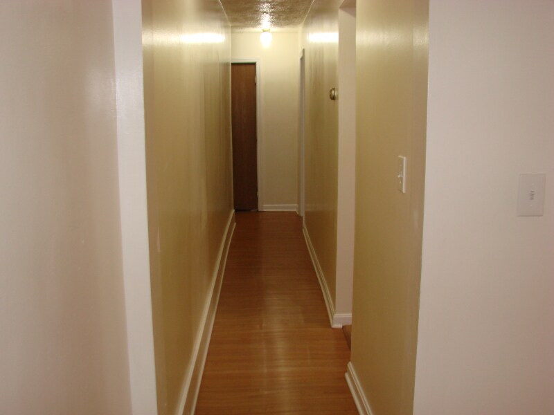 Building Photo - 721 Main St