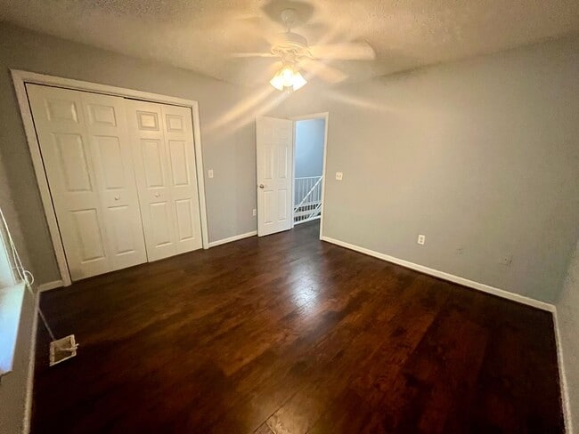 Building Photo - 2 Bedroom 1.5 Bath Townhouse