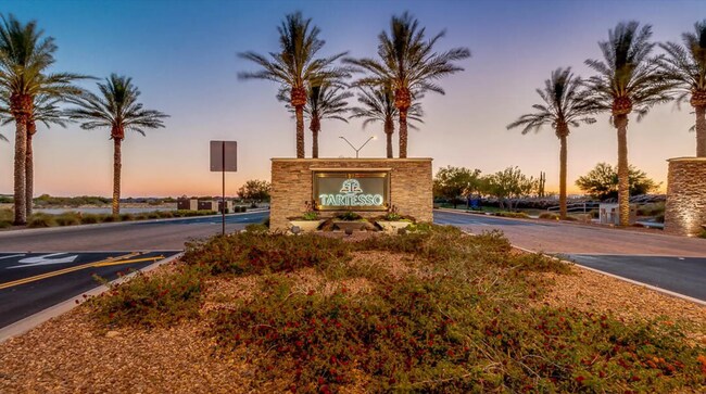Building Photo - Serene 3-Bedroom 2-Bath 3 Car Garage Retre...