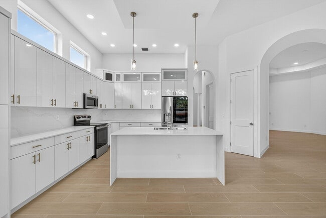 Building Photo - 8873 Via Brilliante