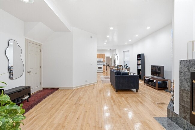 Building Photo - 5739 N Winthrop Ave