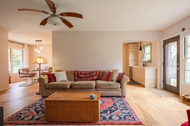 Building Photo - 503 Provines Dr