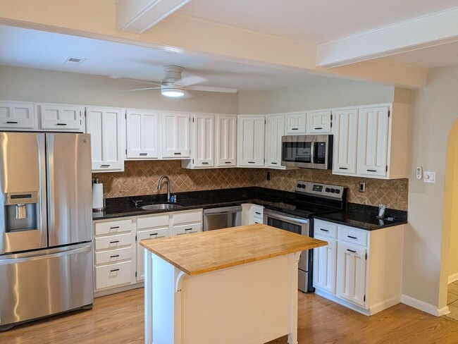 Building Photo - 5 Dorset Pl