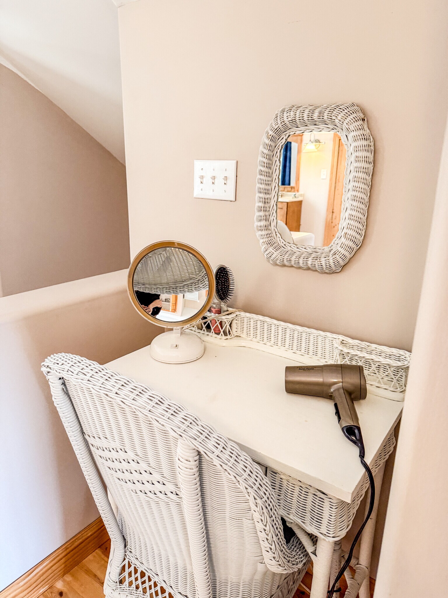 Building Photo - 440 S Peninsula Ln