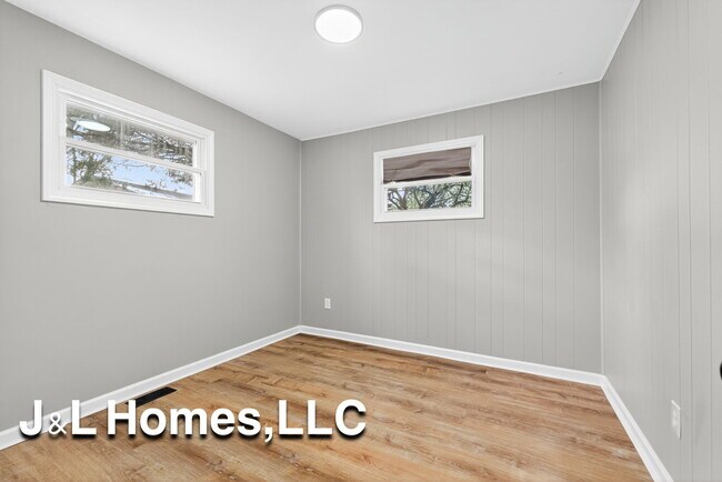 Building Photo - 1655 Westfield Dr N