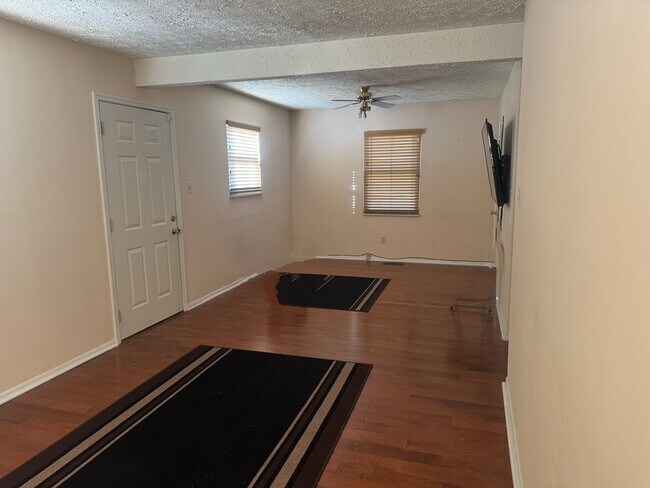 Building Photo - 2849 Gardenia Dr SE