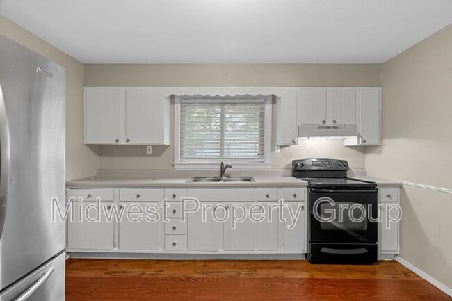 Building Photo - 3661 High Dr