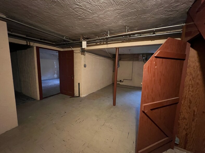 Building Photo - 90 Bellingham Rd