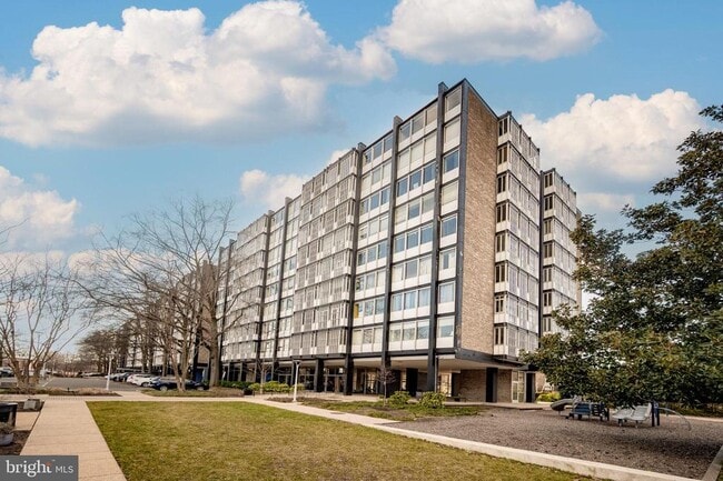 Building Photo - 1301 Delaware Ave SW
