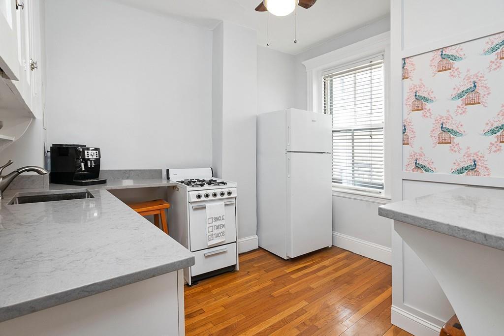 Building Photo - 70 Phillips St