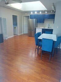 Building Photo - 200 Illinois St