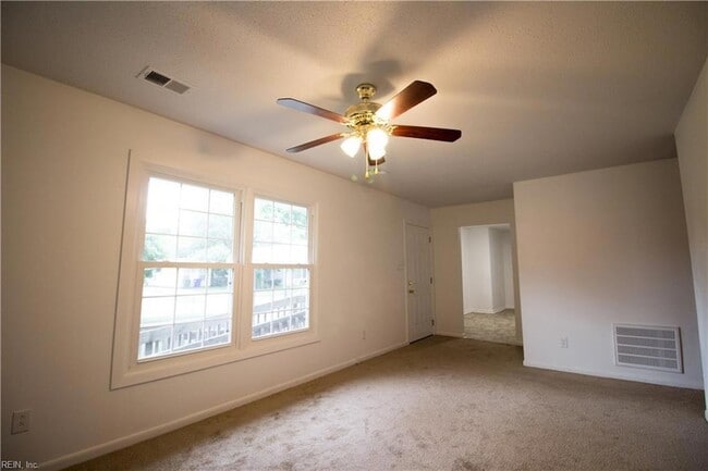 Building Photo - 1343 W 39th St