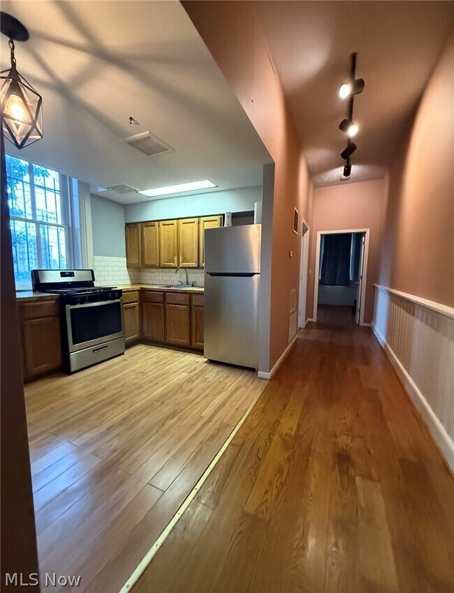 Building Photo - 3645 Prospect Ave E