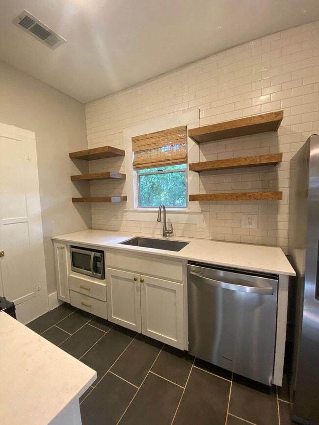 Building Photo - 2 BEDROOM WITHIN WALKING DISTANCE TO UMHB