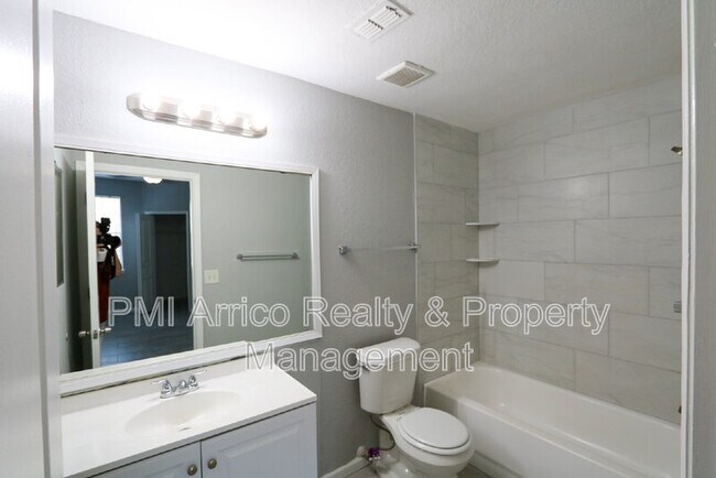 Building Photo - 17101 Carrington Park Dr
