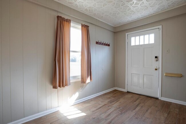 Building Photo - 2522 N Edwin Cir