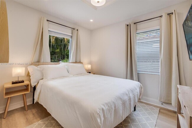 Building Photo - 2969 SW 20th St