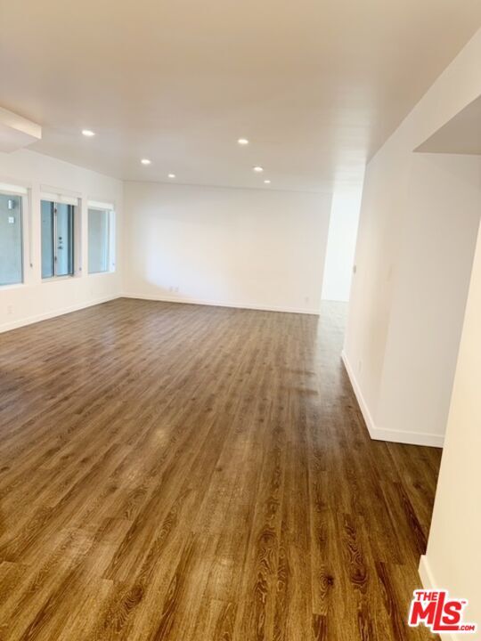 Building Photo - 9152 Alden Dr