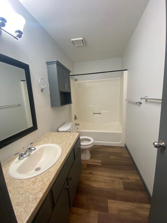 Building Photo - 4861 Tama St SE