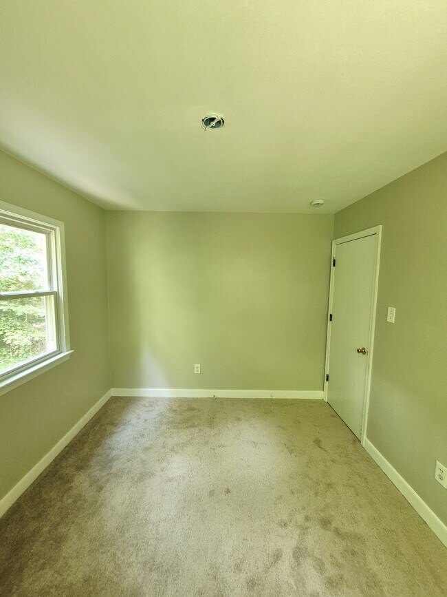 Building Photo - 3041 Clintwood Rd