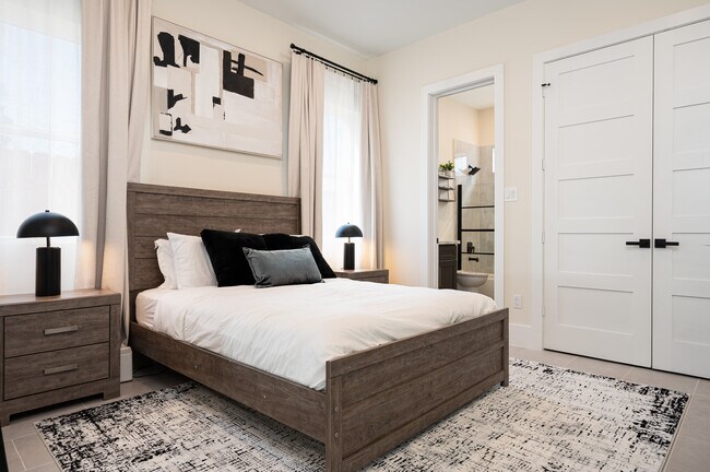 Building Photo - 913 Thompson St