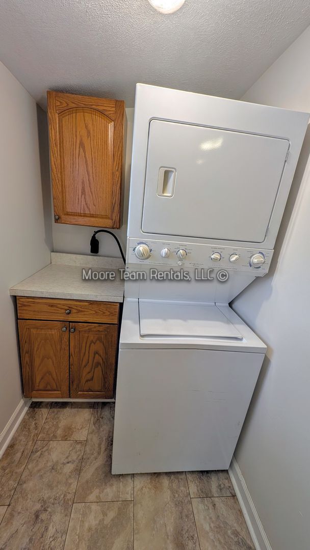 Building Photo - Cared for Home Includes Washer/Dryer