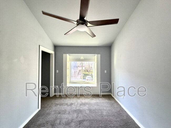 Building Photo - 624 S Quincy Ave