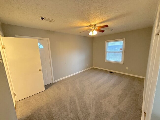 Building Photo - 1497 Maxine St