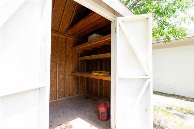 Building Photo - 10231 Pinecrest Dr