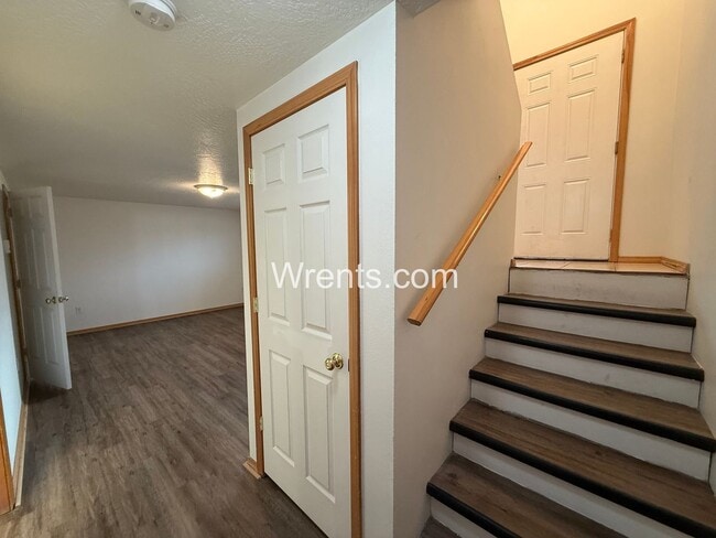 Building Photo - 11923-11925 Railroad Circle