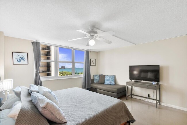 Building Photo - 5440 N Ocean Dr