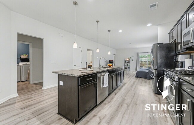 Building Photo - 198 Great Bend Dr