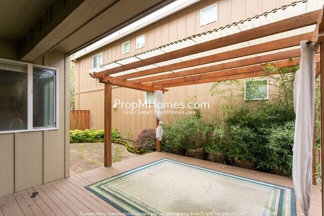 Building Photo - Gorgeous Updated Home in Witch Hazel!