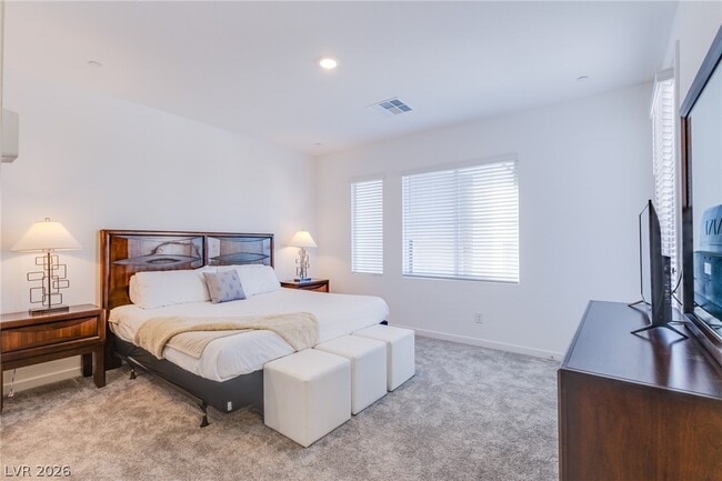 Building Photo - 145 Aqua Cmns