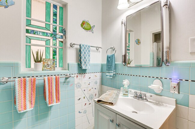 Building Photo - 107 W Windsor Ave