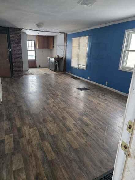 Building Photo - 1180 E Mueller Ave