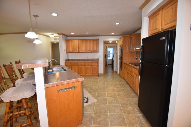 Building Photo - Country Home Available in Greenfield