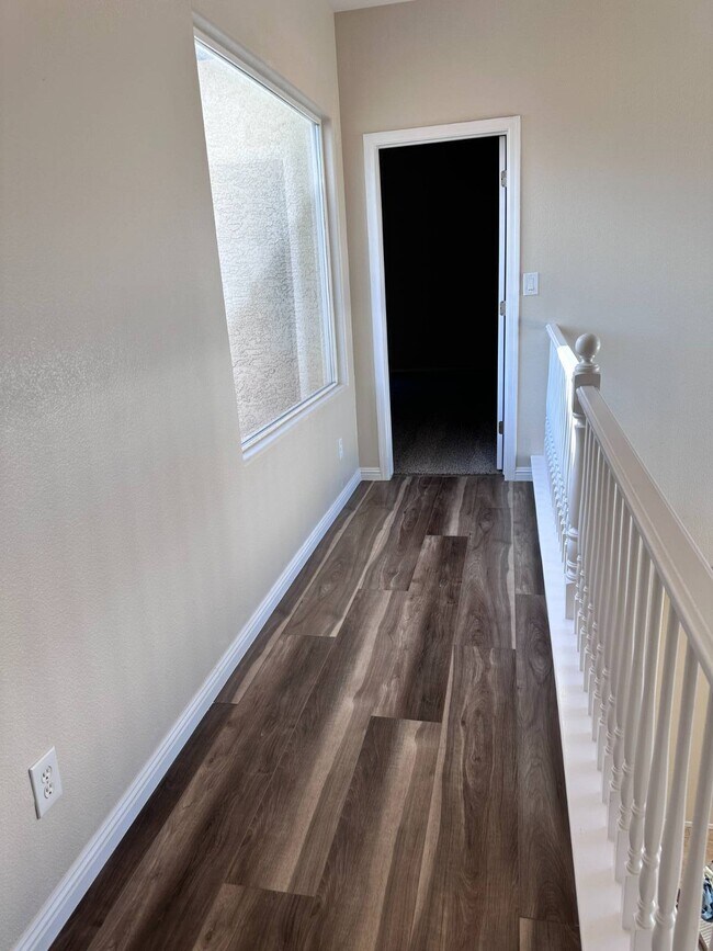 Building Photo - 2820 Dowitcher Ave