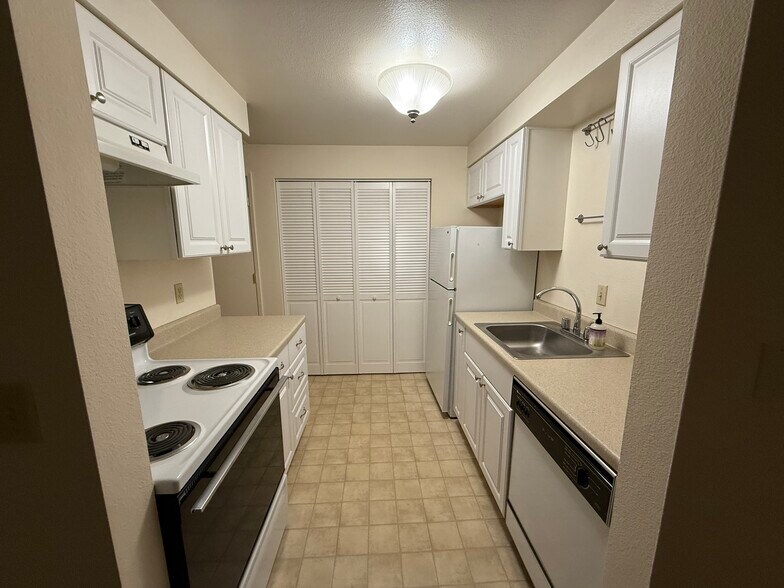 Building Photo - 19670 NW Pondosa Ct