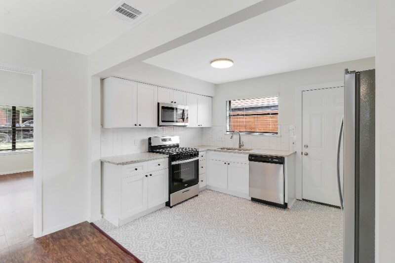 Building Photo - 5729 Pinon Vista Dr