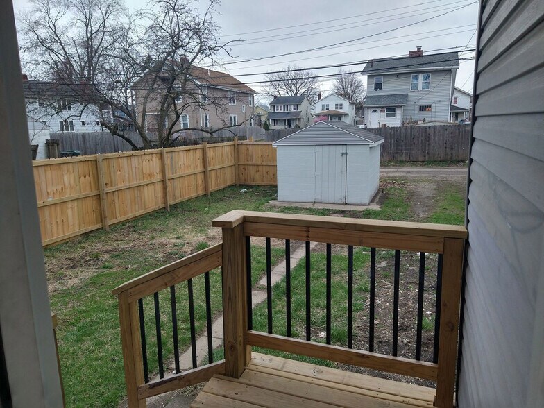 Building Photo - 587 S Ogden Ave