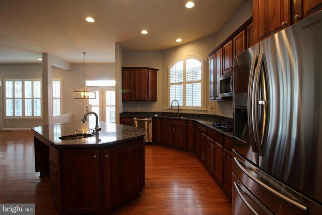 Building Photo - 44136 Riverpoint Dr