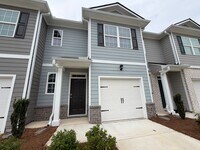 Building Photo - 3 Bedrooms, 2.5 Bathrooms - Townhome in Armuchee!